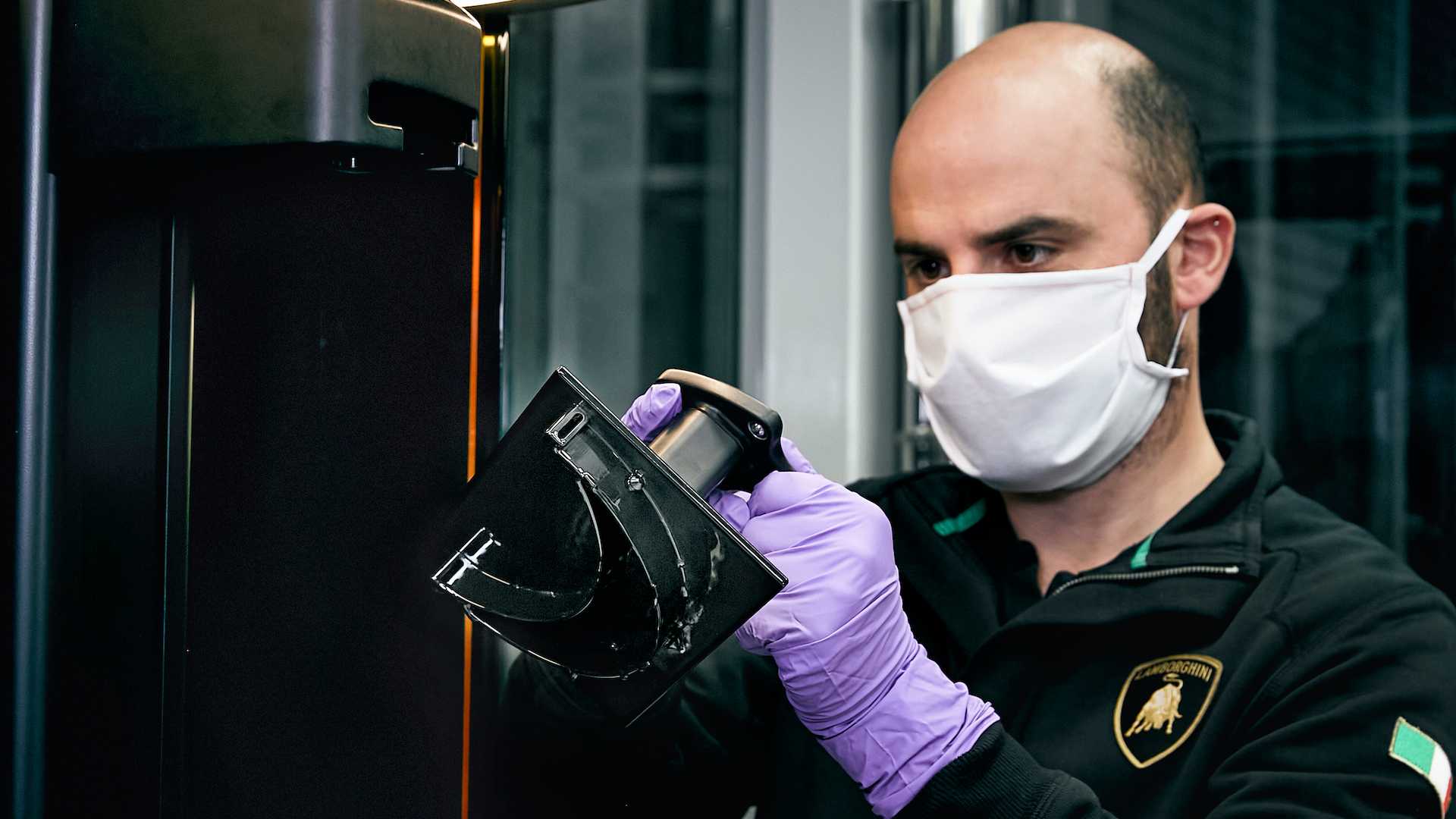 蘭博基尼跨界馳援 超跑工藝賦能醫療防護